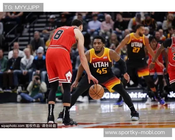 老队友重聚骑士公牛赛前米切尔阿伦与奥科罗亲切交流回忆往昔